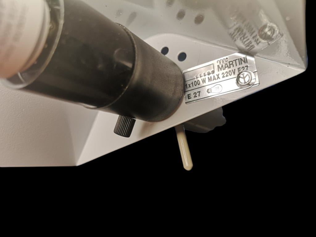 Lampada da tavolo Martini a tegola in metallo bianco orientabile con dimmer