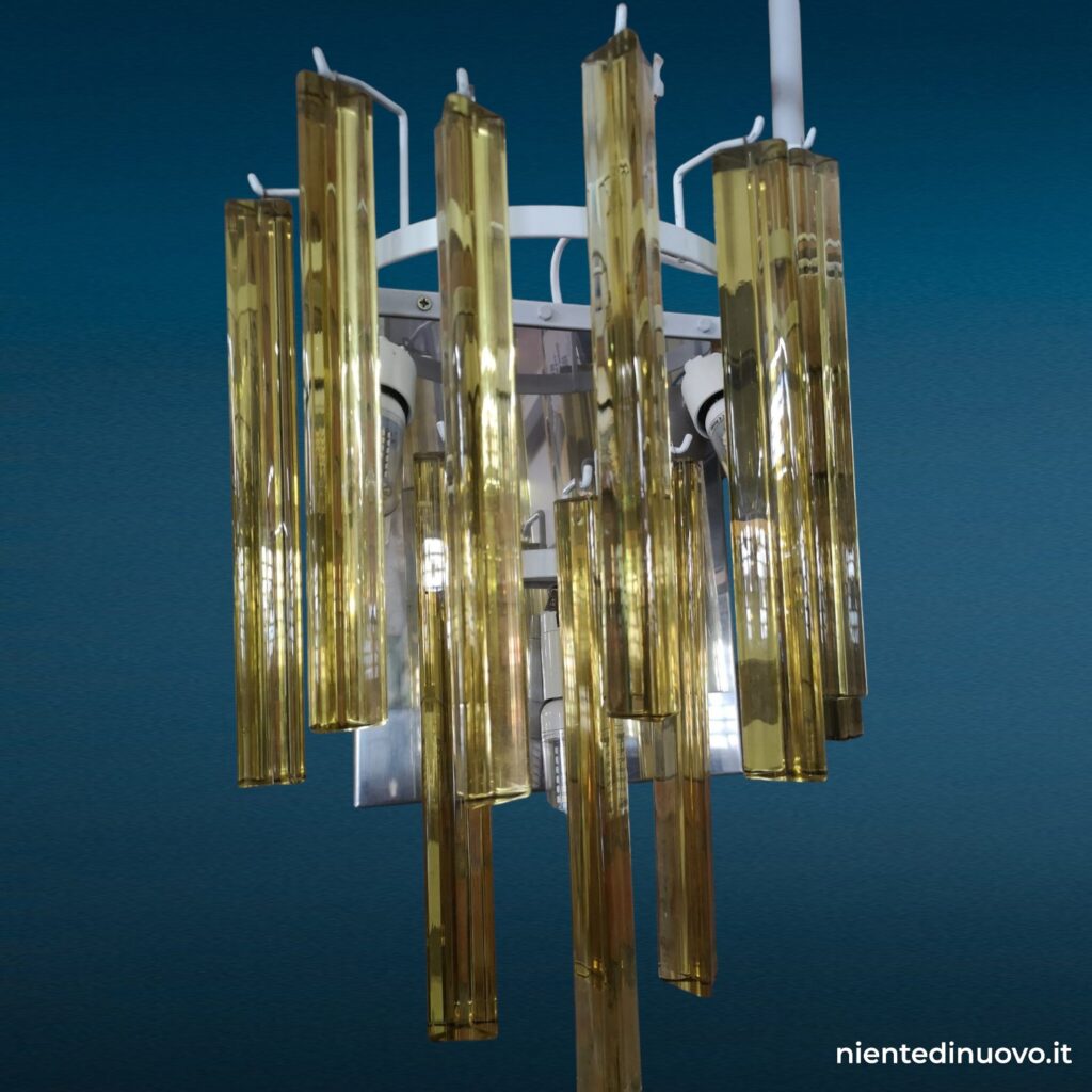 40144 Applique in vetro di Murano con 10 triedri ambra e base cromata
