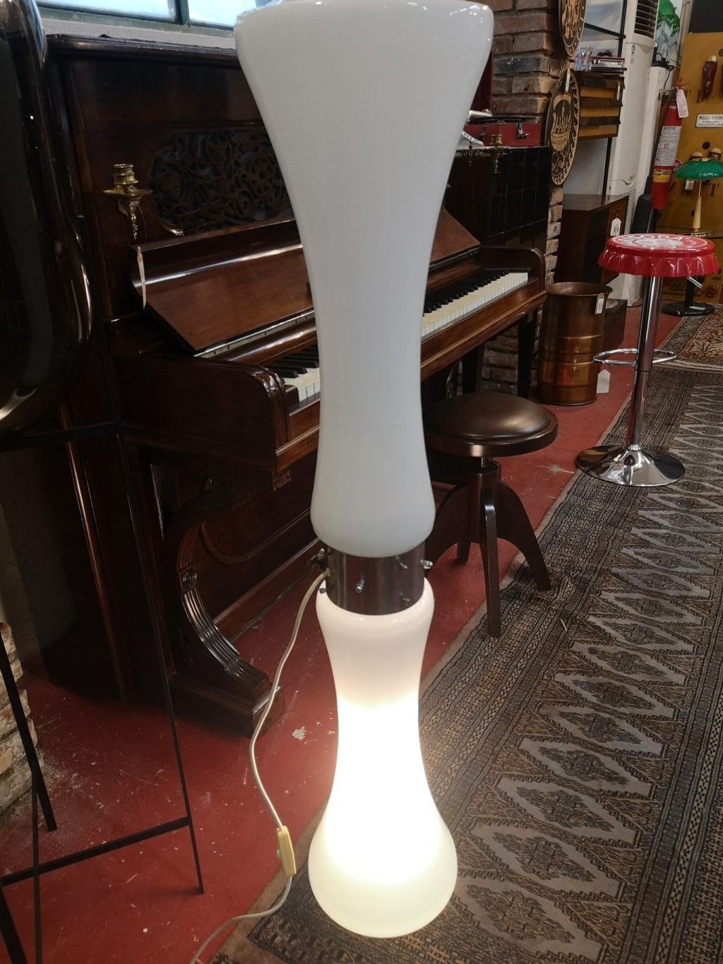 Lampada a birillo vintage in vetro di Murano bianco con cinghia in acciaio, attribuibile a Carlo Nason