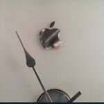 Orologio da muro ricavato da iMac G4