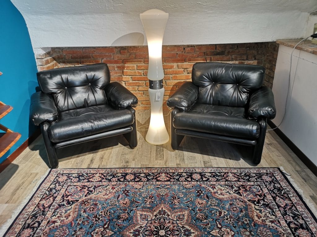 Poltrone Coronado vintage B&B Italia riverniciate in nero, design Tobia Scarpa