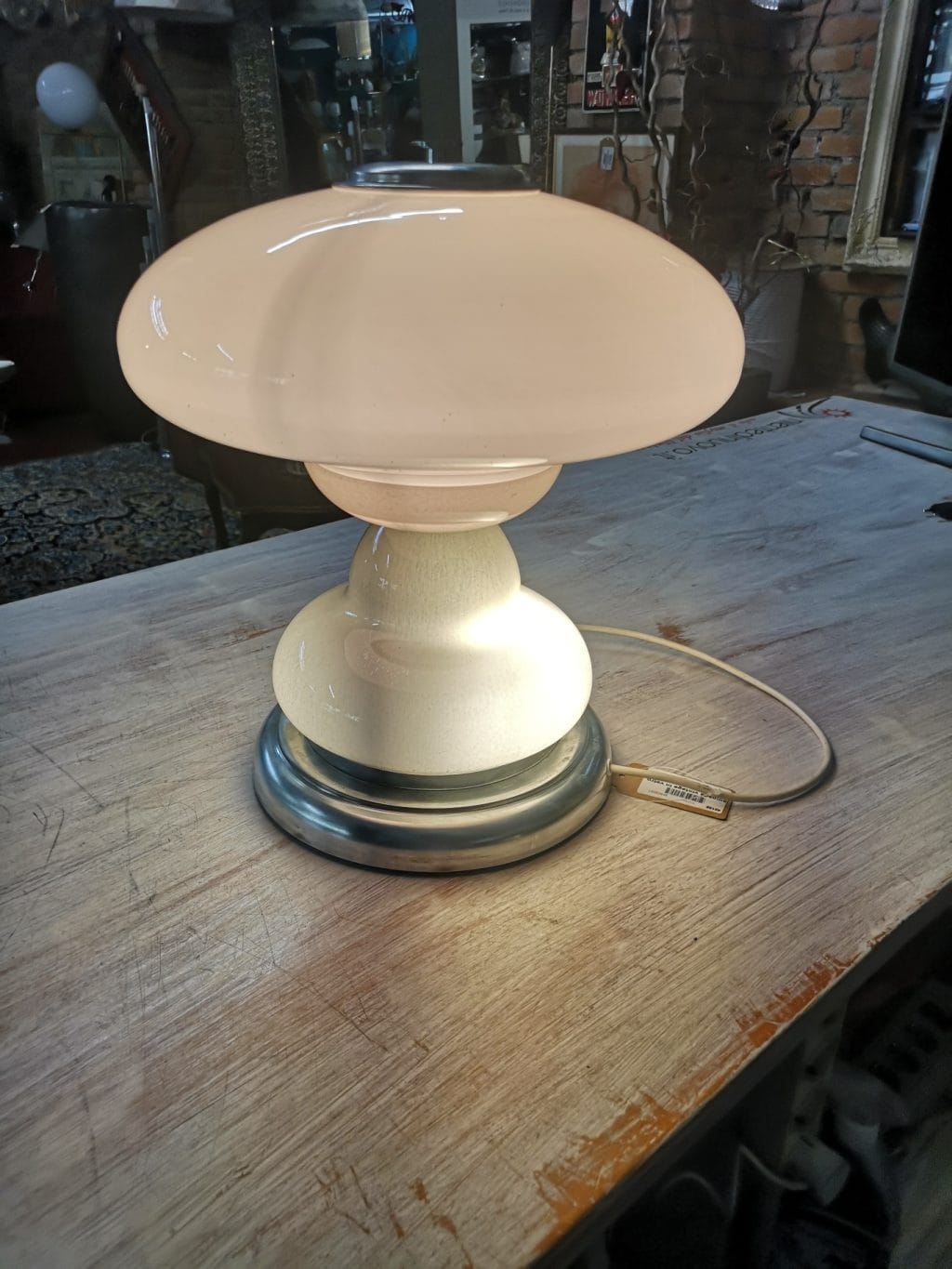 Lampada da tavolo vintage in vetro di Murano con base grigia e diffusore bianco