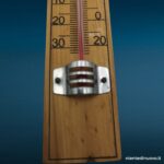 Termometro da muro in legno con scala doppia