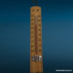 Termometro da muro in legno con scala doppia