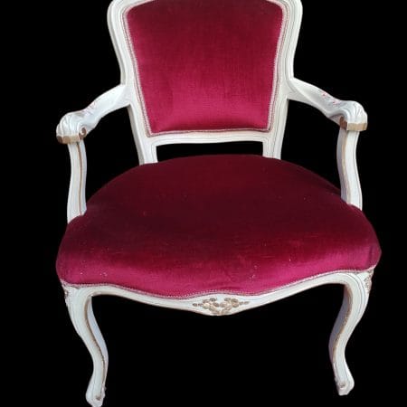 Poltroncina stile veneziano laccata con velluto rosso e braccioli