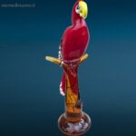 scultura di pappagallo in vetro