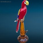 scultura di pappagallo in vetro