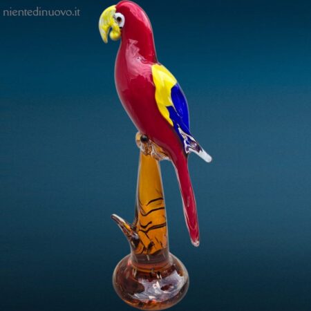 scultura di pappagallo in vetro
