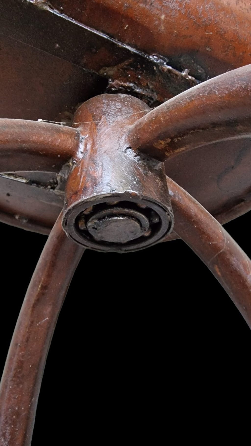 Sedia industriale in ferro con seduta girevole e gambe a polipo