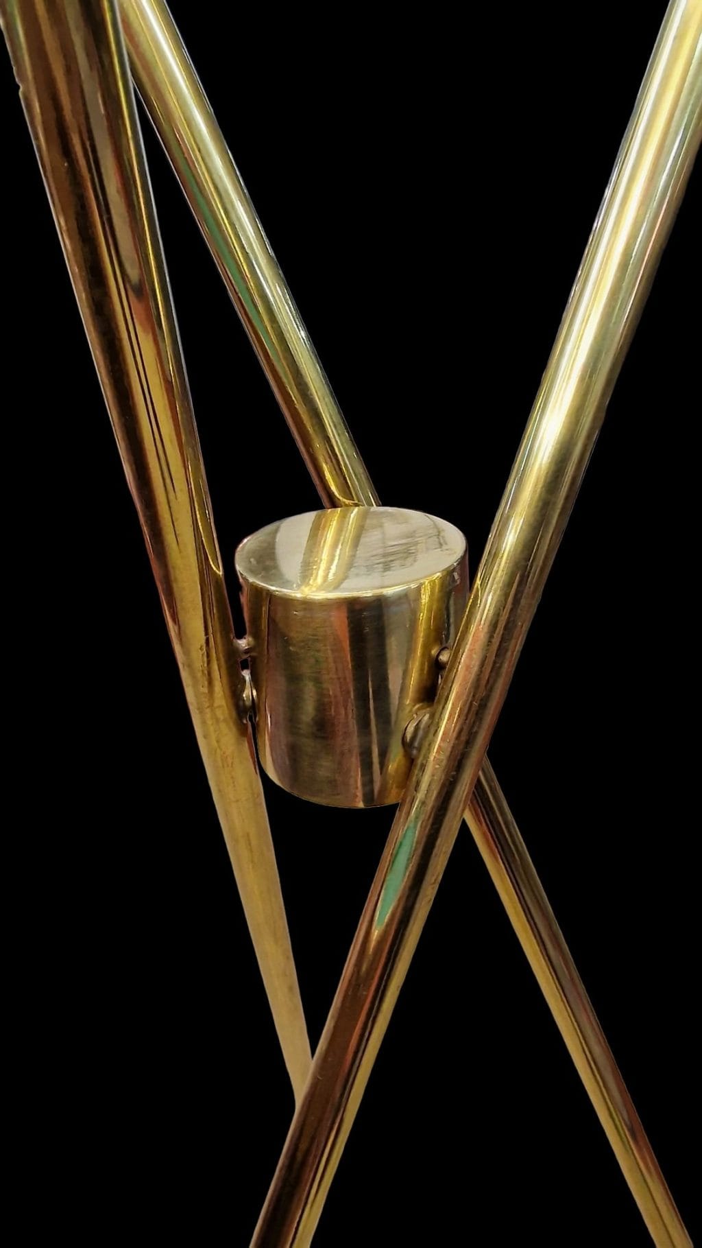 Lampada da terra design tripode in ottone con sfera in vetro di Murano