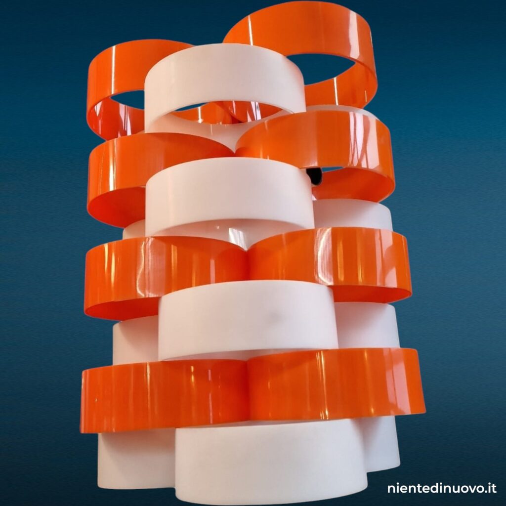 Lampadario anni '70 in plexiglass bianco e arancio, 6 portalampade