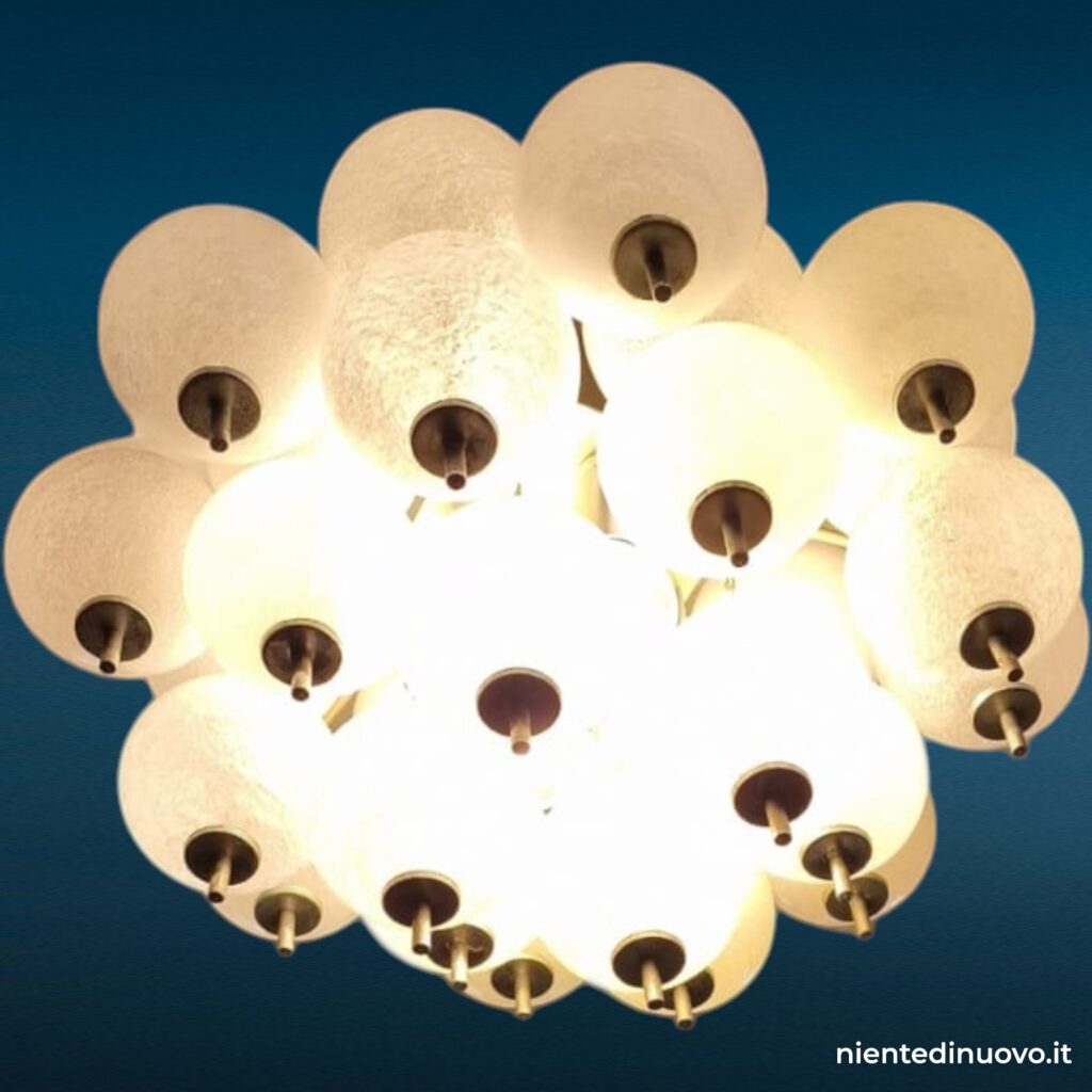 Lampadario Raak anni 60/70 con 28 sfere in vetro