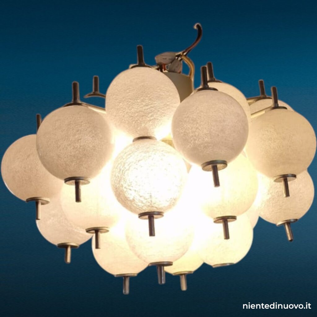 Lampadario Raak anni 60/70 con 28 sfere in vetro