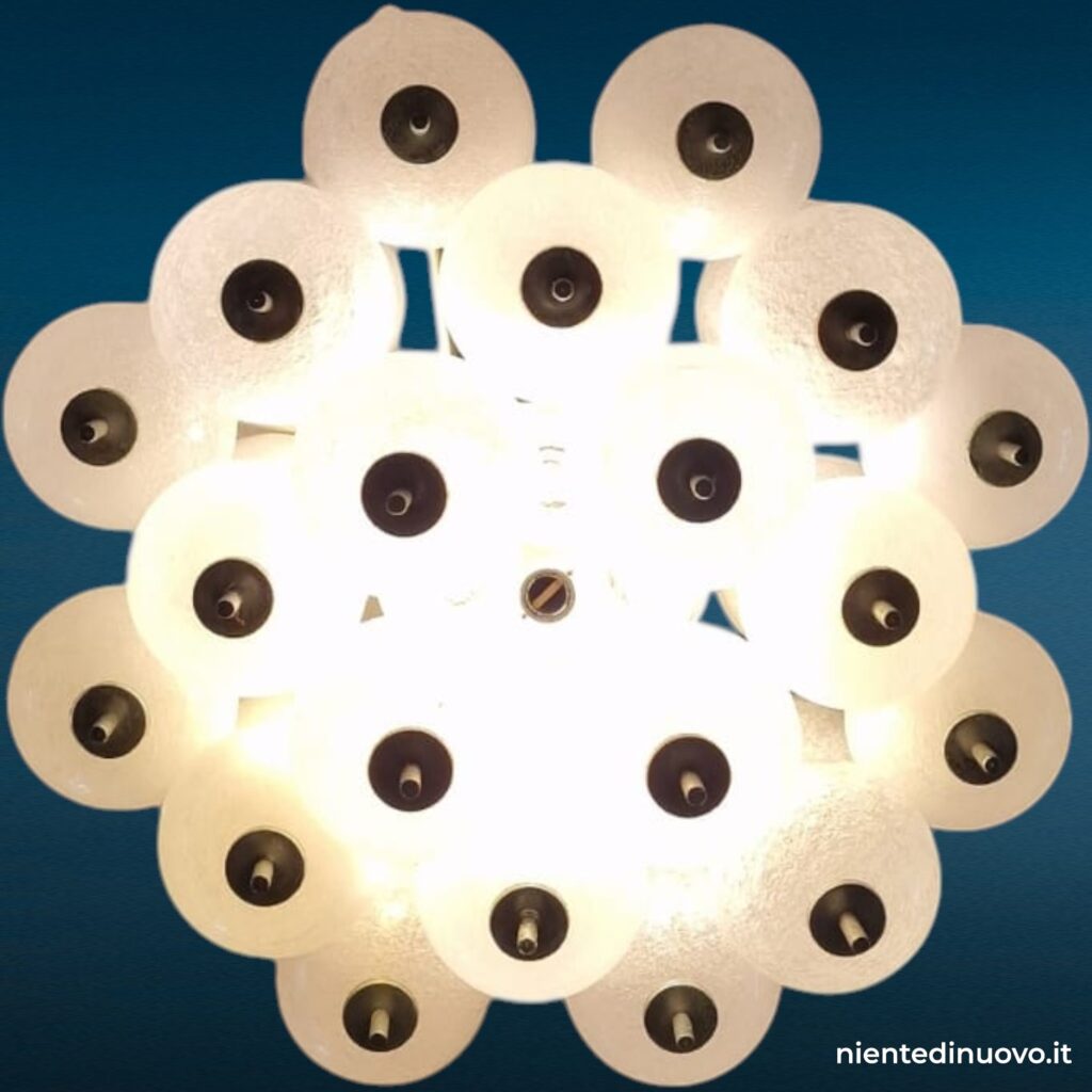 Lampadario Raak anni 60/70 con 28 sfere in vetro