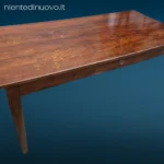 Tavolo rettangolare in legno massello dei primi 900 con cassetto centrale e gambe dritte