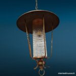 Lampadario a lanterna in ottone e rame, una luce