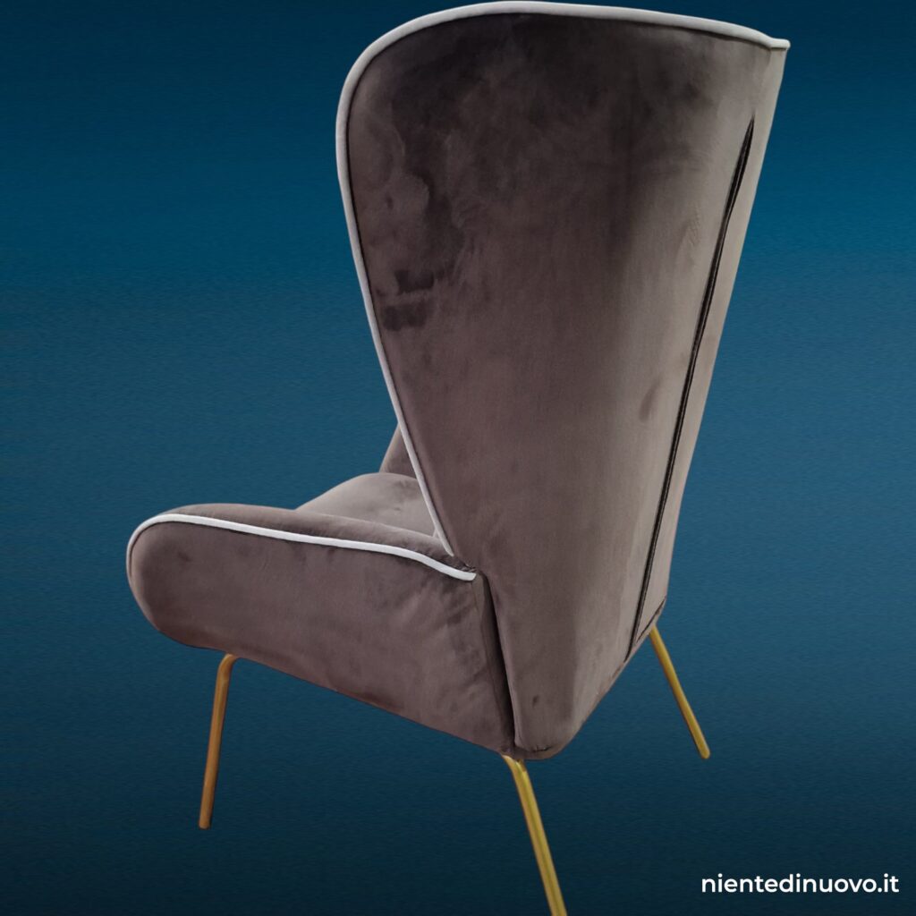 Poltrona in velluto marrone con gambe dorate Brownie