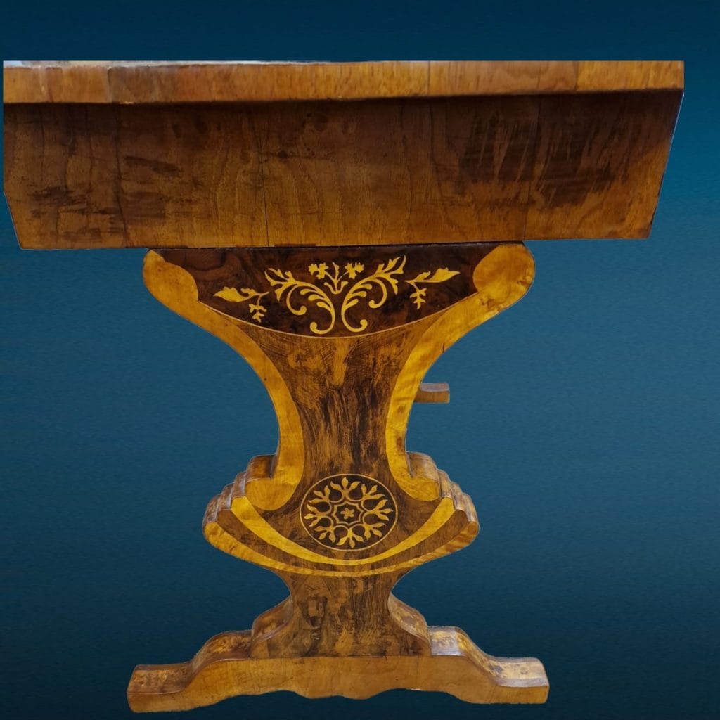 Tavolo scrittoio Carlo X d’epoca con intarsi e cassetto