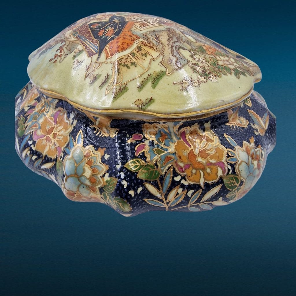 Antica bomboniera Satsuma giapponese primi '900 in ceramica decorata