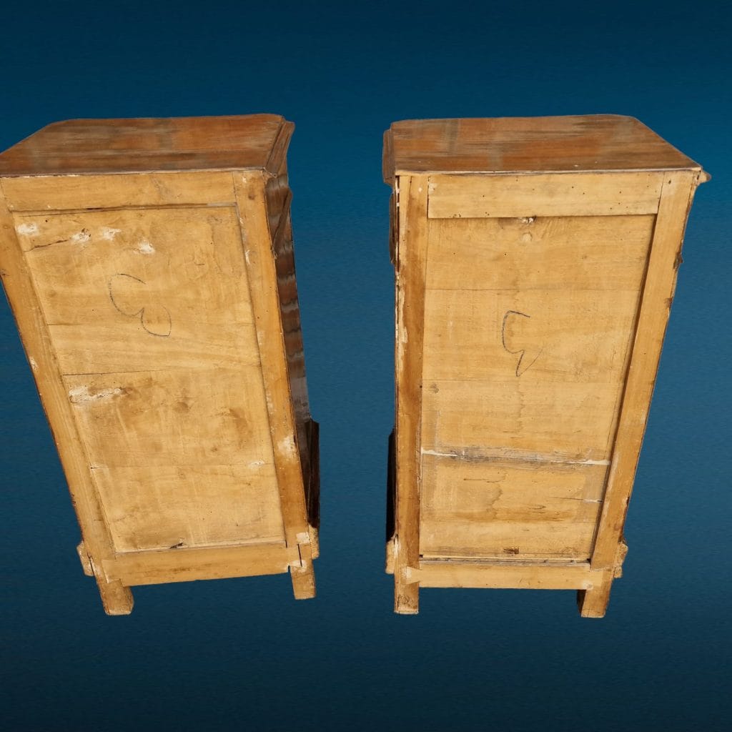 Coppia di comodini primi 900 in legno con cassetto e piede a cipolla