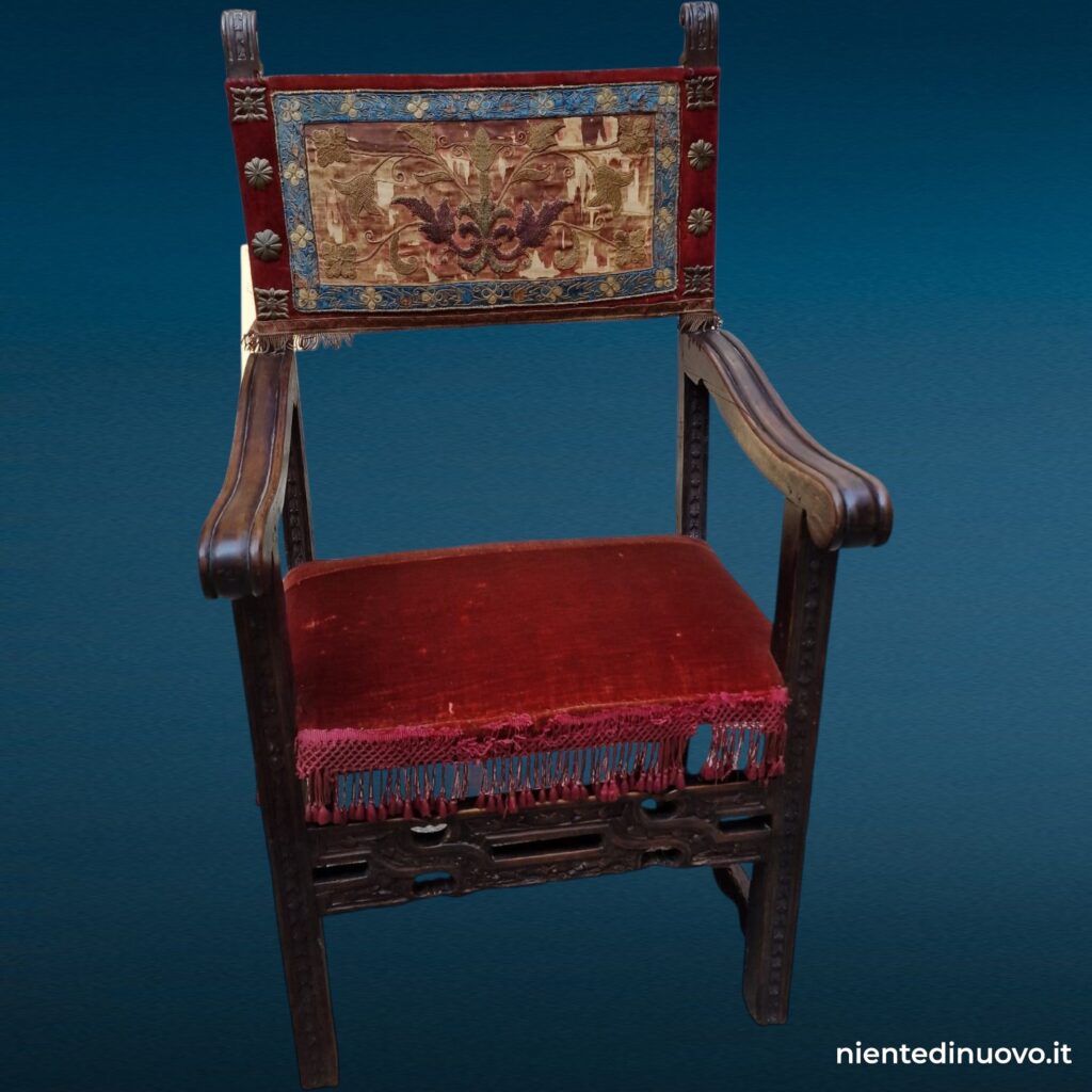 04571 Poltroncina rustica a cartella in noce (databile XVII secolo)