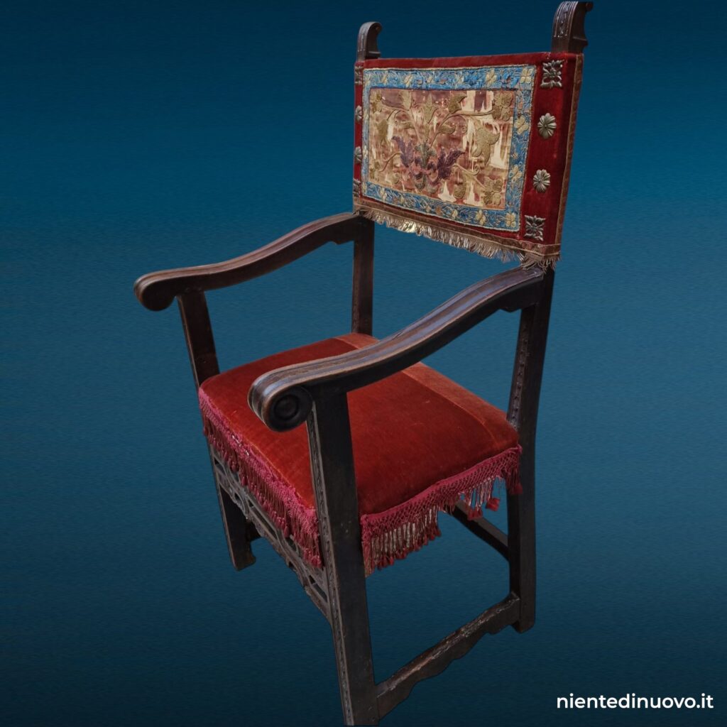 Poltroncina rustica a cartella in noce (databile XVII secolo)