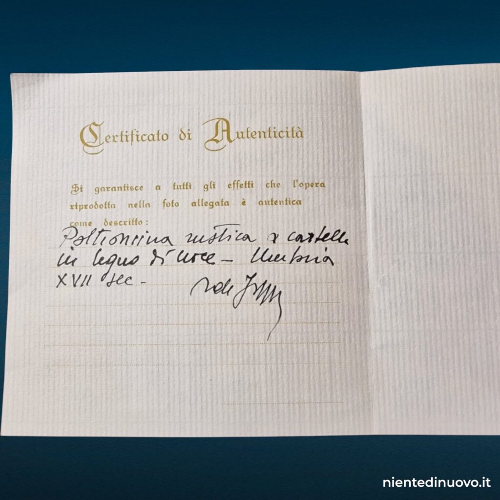 Poltroncina rustica a cartella in noce (databile XVII secolo)