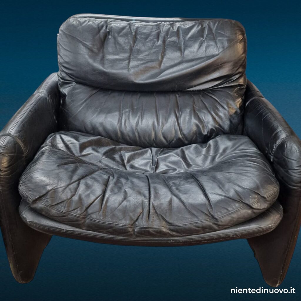 Poltrona vintage in pelle nera anni '70 modello Sandwich