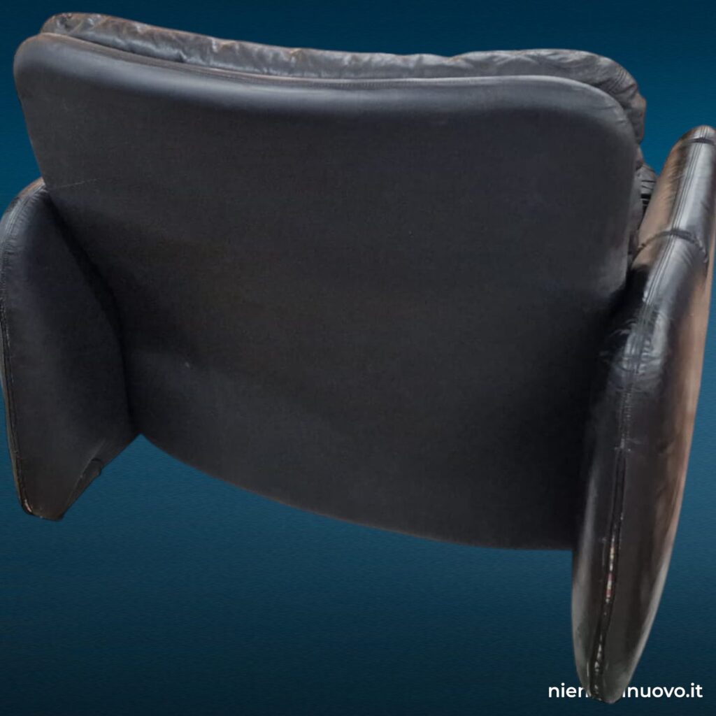 Poltrona vintage in pelle nera anni '70 modello Sandwich