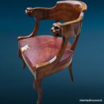 40667_1_1 Poltroncina in noce 800 intagliata con seduta in cuoio