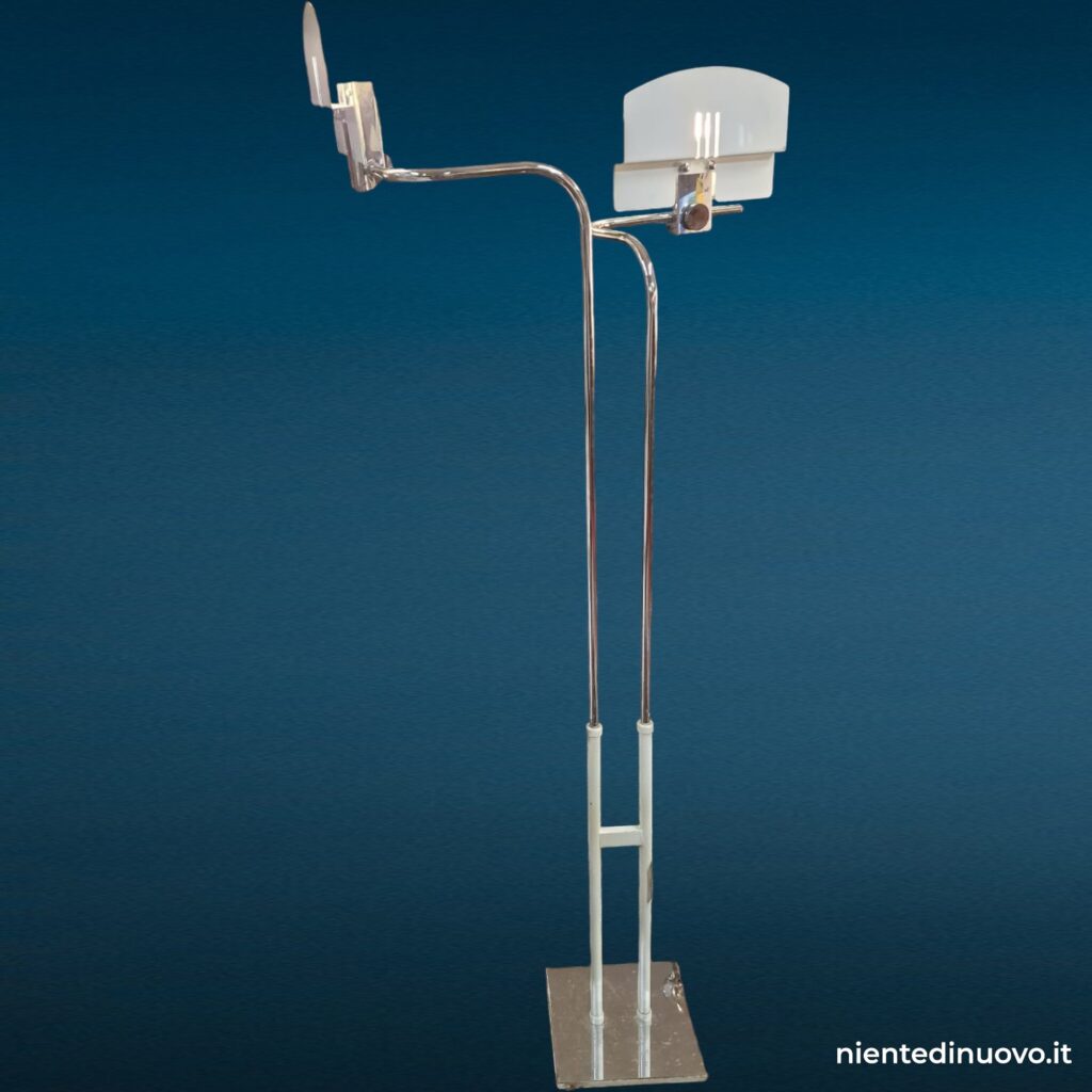 Lampada piantana vintage anni '70 con doppia accensione e diffusori orientabili