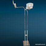 40694_2 Lampada piantana vintage anni '70 con doppia accensione e diffusori orientabili