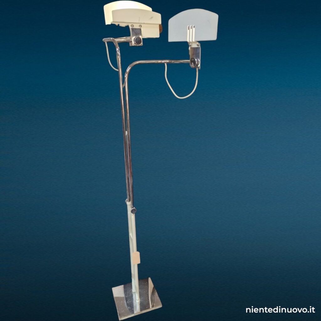 Lampada piantana vintage anni '70 con doppia accensione e diffusori orientabili