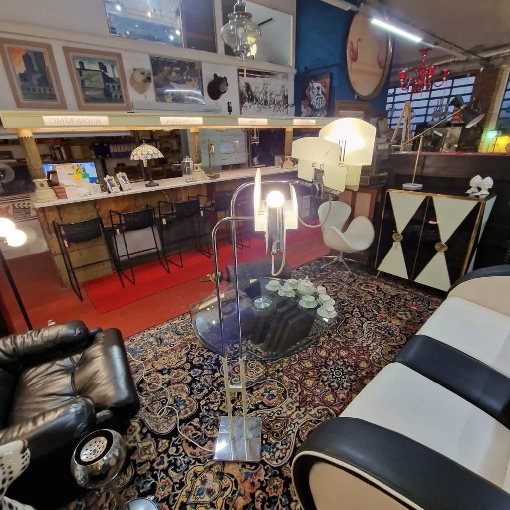 lampada piantana vintage anni 70 con doppia accensione e diffusori in metallo