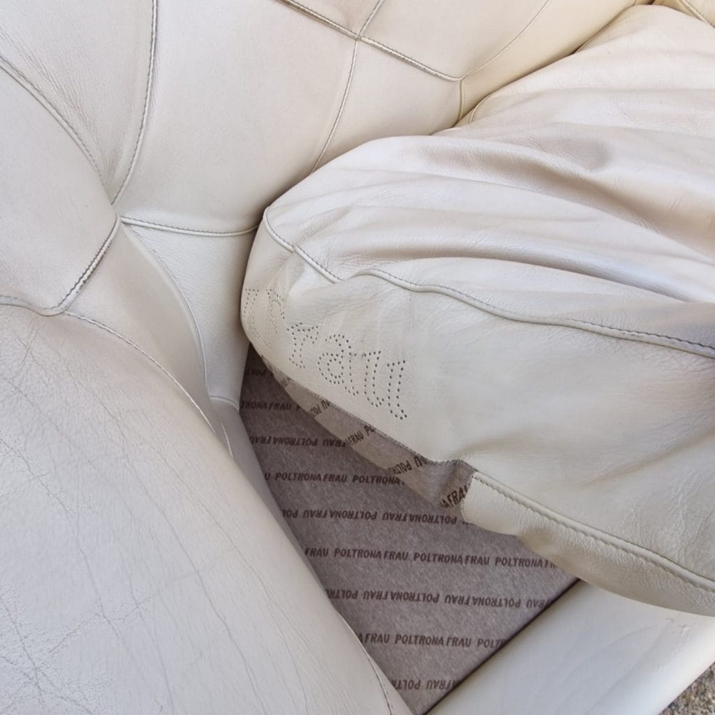 Divano 2 posti Poltrona Frau Arcadia in pelle color panna