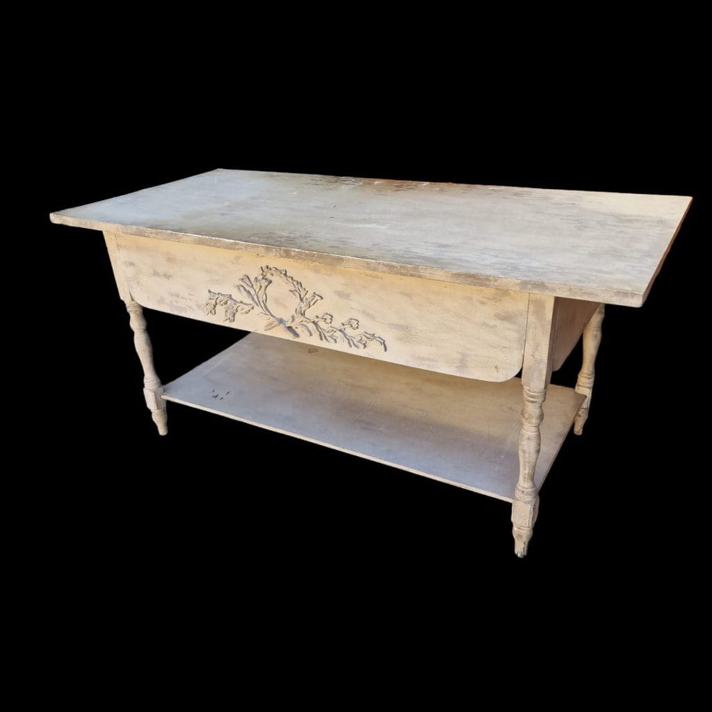 Mobile bancone provenzale in stile shabby chic con finitura chiara e dettagli vintage