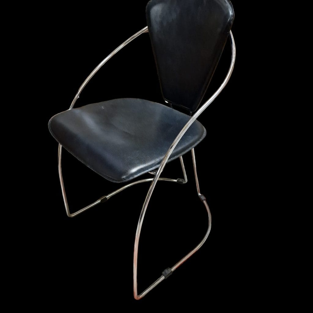 Sedia design Arrben Cantilever Linda in cuoio nero e struttura in metallo anni ’80