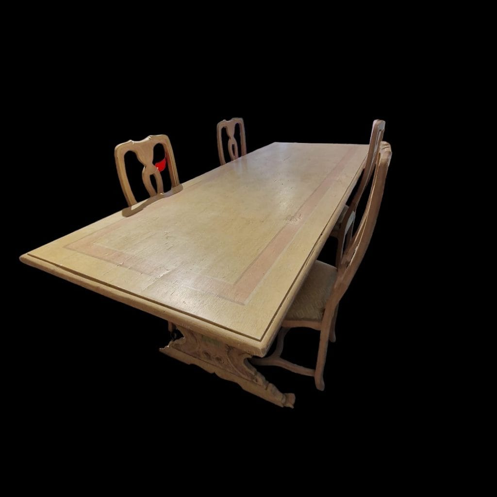 Tavolo laccato con sedie in stile veneziano, ornato con dettagli eleganti e finiture delicate