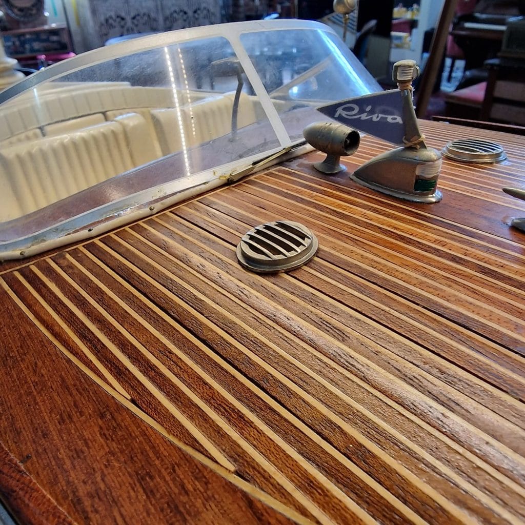 Modellino motoscafo Riva Aquarama in scala 1:10