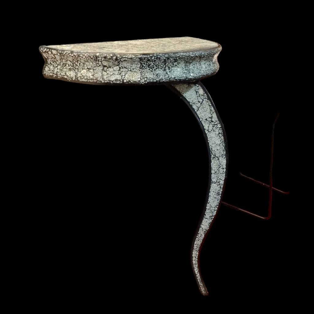 Consolle da parete alta rivestita in mosaico di vetro su struttura in resina