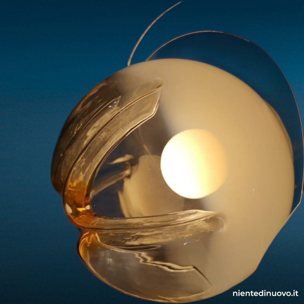 Piantana vintage anni ’70 con diffusori in vetro caramellato e base in marmo