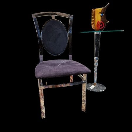 Sedia cromata americana con struttura in metallo lucido e velluto scuro