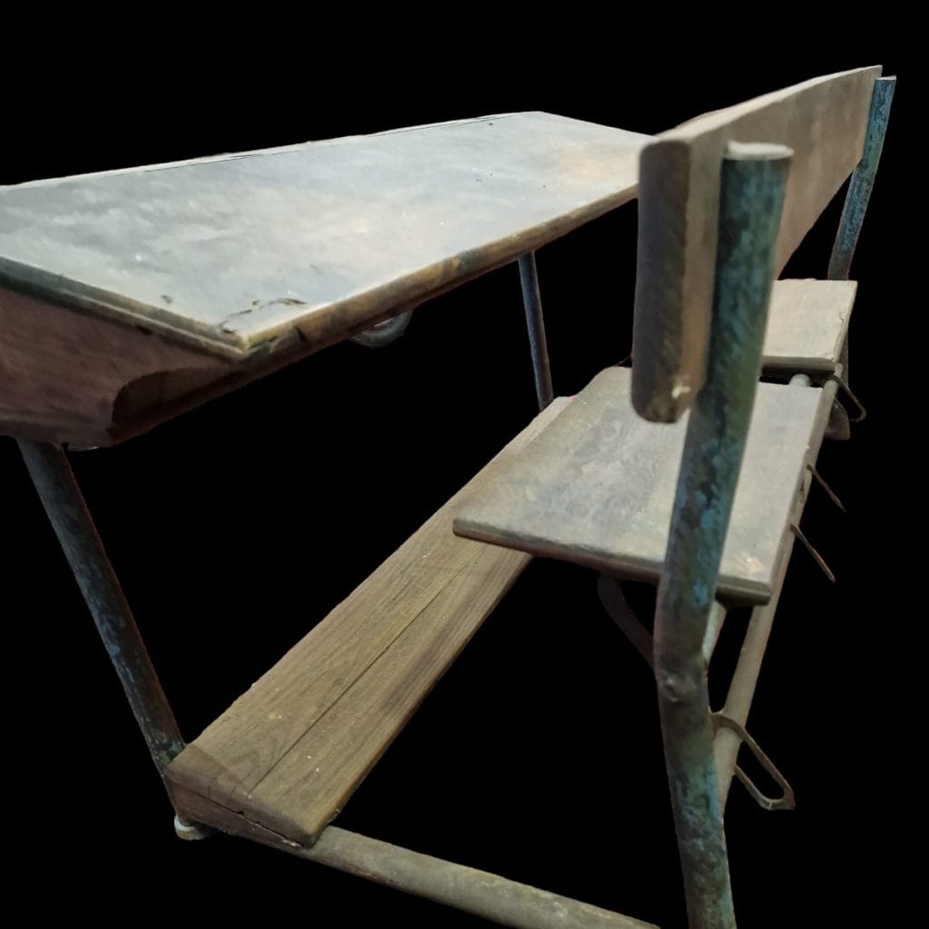 vecchio banchetto da scuola anni 20 in legno con sedili richiudibili