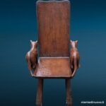 40887_5 Poltrona in resina con braccioli a forma di gatti e figura femminile