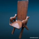 40887_6 Poltrona in resina con braccioli a forma di gatti e figura femminile