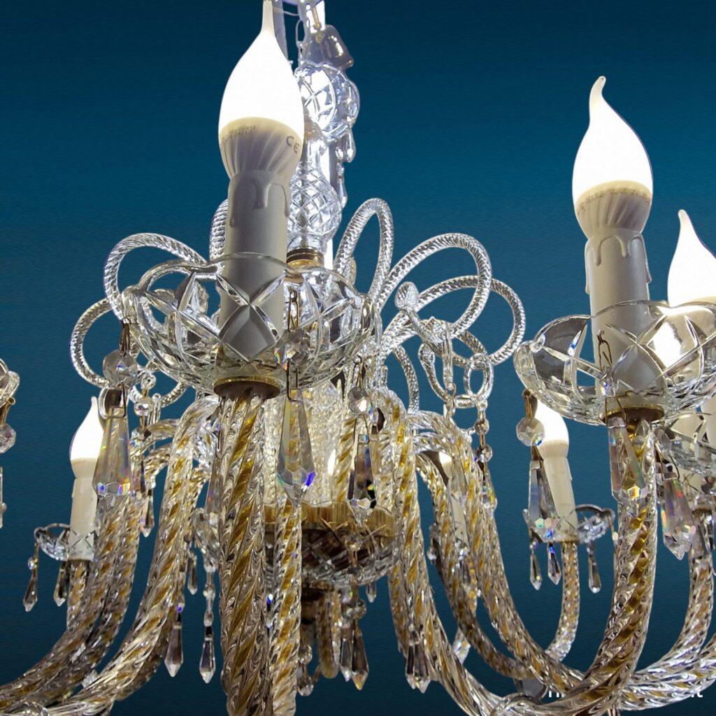 Lampadario in cristallo 12 luci con finitura oro