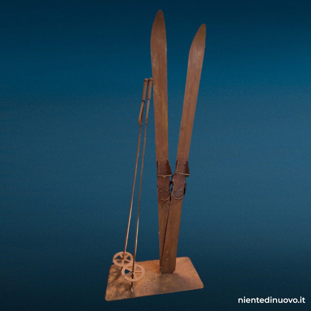 Lampada scultura con sci in ferro