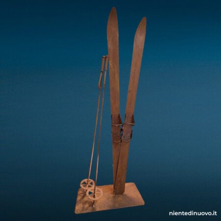 Lampada scultura con sci in ferro