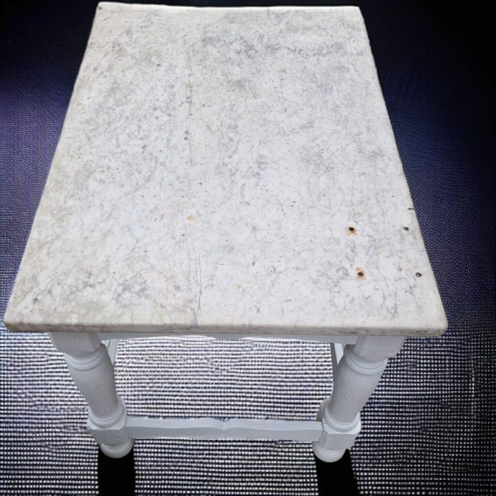 tavolo rustico con marmo