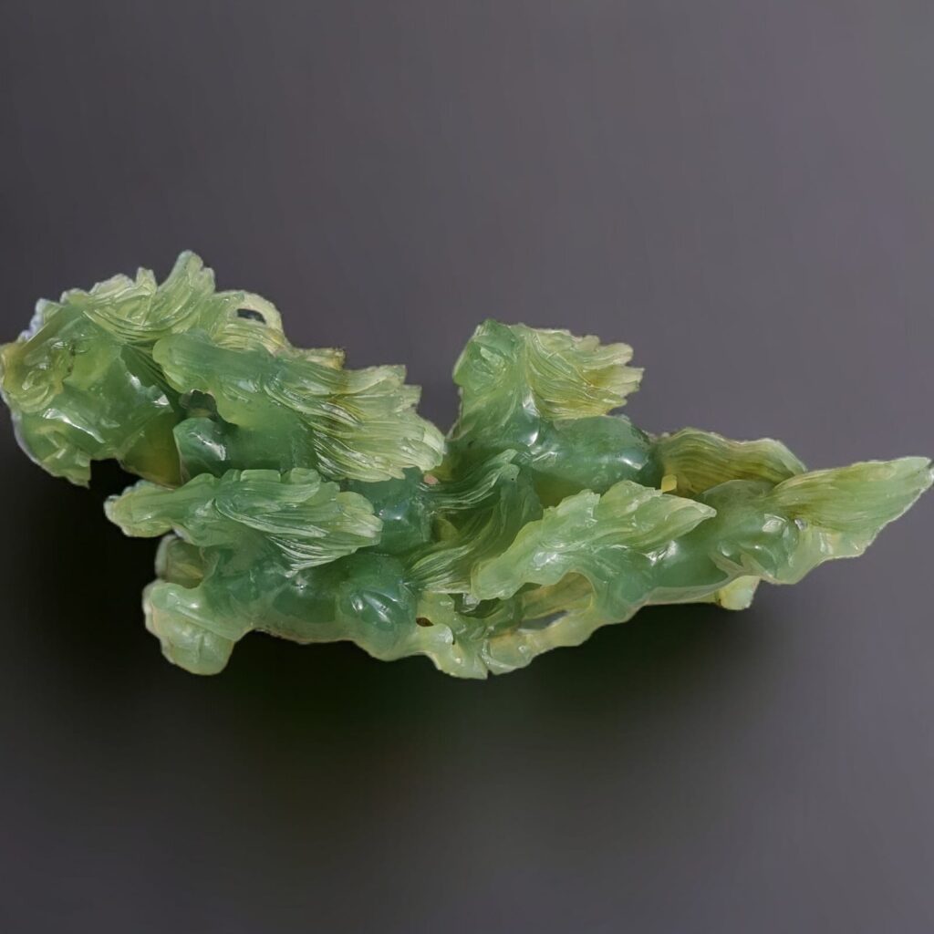 Scultura con cavalli in giada verde, artigianato unico